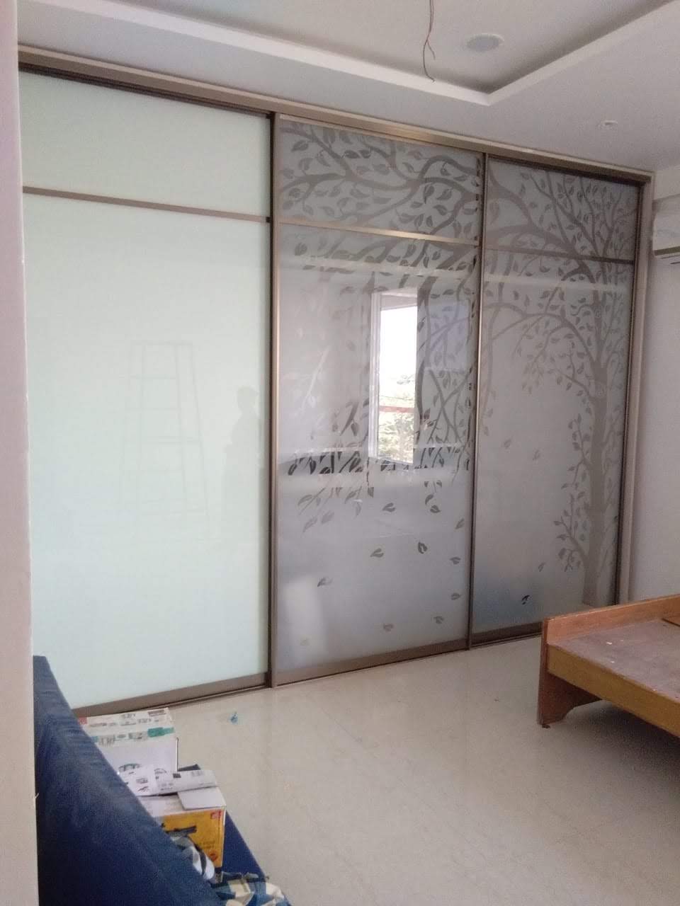 cheapest-low-price-lacquer-glass-wardrobe-designs-in-gurgaon-gurugram-best-lacquer-glass-dealers-manufacturers-in-gurgaon-india